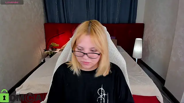 Snapshot of Stacy_Luv chatting on November 15, 2025, 9:02 am Stacy Luv online show from November 15, 2025, 9:02 am