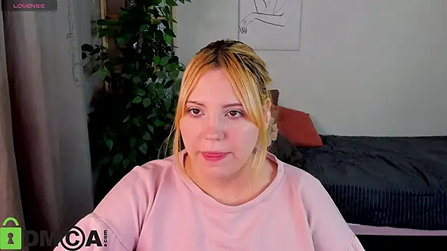 Snapshot of Stacy_Luv chatting on December 5, 2025, 9:08 am Stacy Luv online show from December 5, 2025, 9:08 am