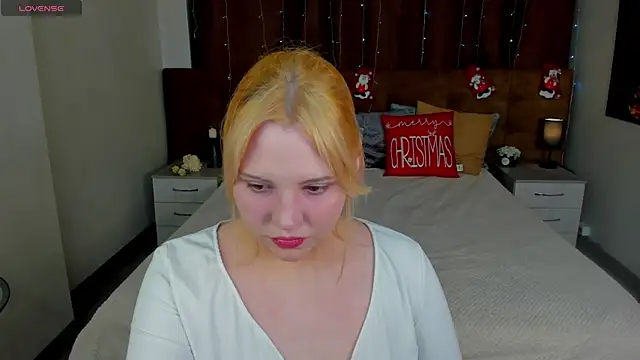 Snapshot of Stacy_Luv chatting on December 15, 2025, 9:04 am Stacy Luv online show from December 15, 2025, 9:04 am