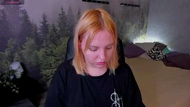 Snapshot of Stacy_Luv chatting on November 9, 2025, 9:02 am Stacy Luv online show from November 9, 2025, 9:02 am