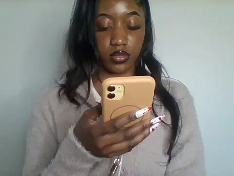 Snapshot of Queeen_model chatting on July 6, 2026, 8:55 pm Queeen model online show from July 6, 2026, 8:55 pm