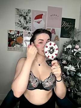 HoneySweetBee online show from December 15, 2025, 5:24 am