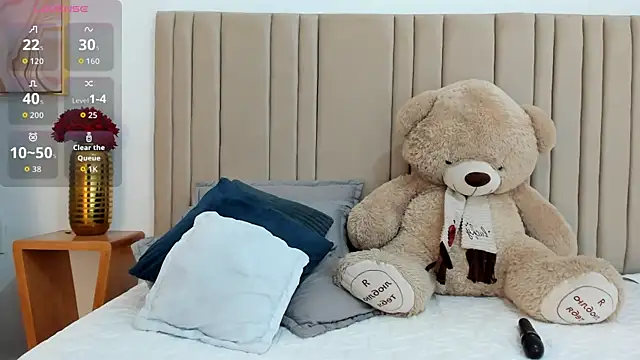 Snapshot of izadii chatting on November 3, 2025, 6:44 pm izadii online show from November 3, 2025, 6:44 pm