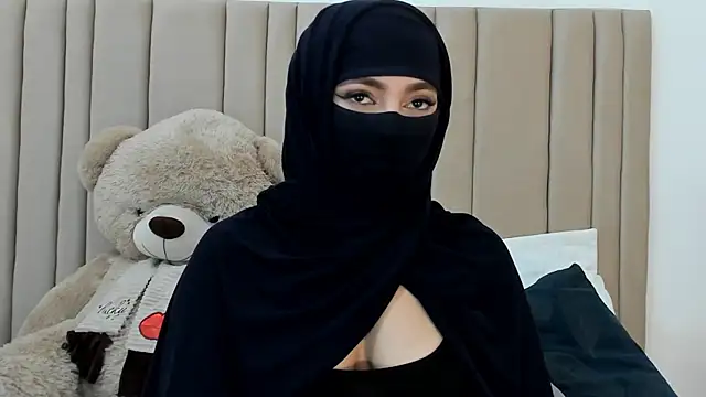 izadii online show from December 15, 2025, 6:47 pm