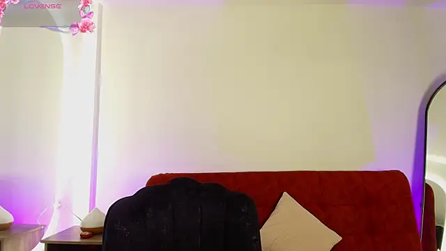 mally s1 online show from April 16, 2026, 9:04 pm