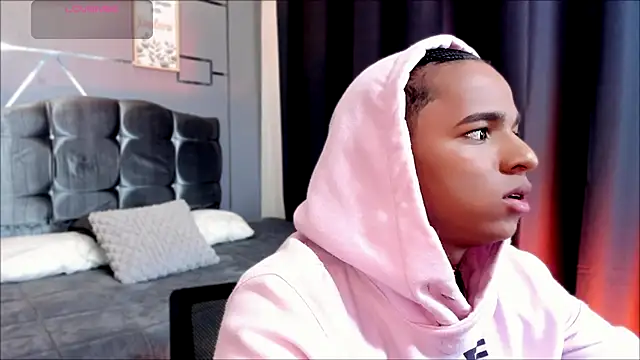 Snapshot of Noah_Smith04 chatting on November 22, 2025, 12:37 pm Noah Smith04 online show from November 22, 2025, 12:37 pm