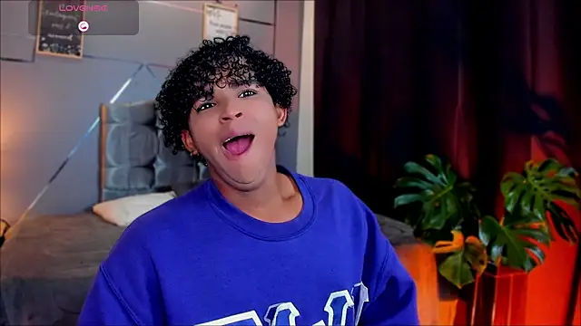 Snapshot of Noah_Smith04 chatting on November 17, 2025, 12:20 pm Noah Smith04 online show from November 17, 2025, 12:20 pm