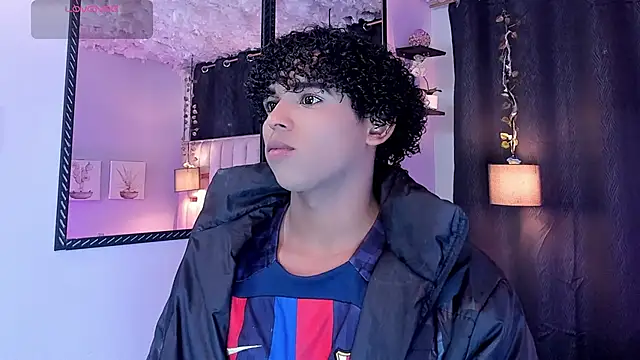 Snapshot of Noah_Smith04 chatting on November 18, 2025, 12:19 pm Noah Smith04 online show from November 18, 2025, 12:19 pm