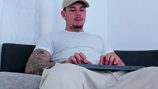 NoahhBrown online show from March 25, 2026, 1:17 am