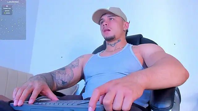 Snapshot of NoahhBrown chatting on November 5, 2025, 4:59 am NoahhBrown online show from November 5, 2025, 4:59 am