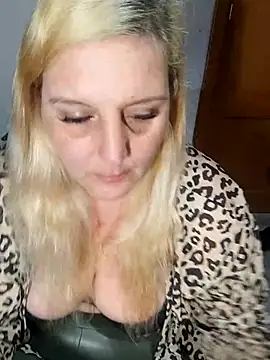 Snapshot of BecciDeluxe chatting on February 19, 2026, 9:39 am BecciDeluxe online show from February 19, 2026, 9:39 am