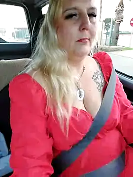 Snapshot of BecciDeluxe chatting on December 19, 2025, 11:45 am BecciDeluxe online show from December 19, 2025, 11:45 am