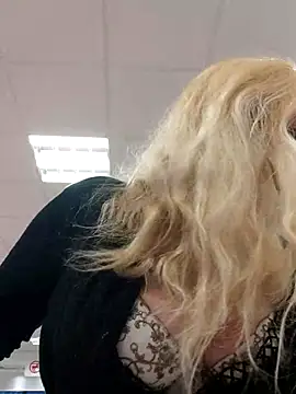 Snapshot of BecciDeluxe chatting on January 9, 2026, 4:58 pm BecciDeluxe online show from January 9, 2026, 4:58 pm