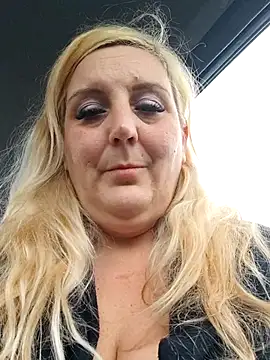 Snapshot of BecciDeluxe chatting on January 6, 2026, 9:02 am BecciDeluxe online show from January 6, 2026, 9:02 am