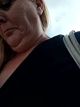 Snapshot of BecciDeluxe chatting on January 15, 2026, 12:30 pm BecciDeluxe online show from January 15, 2026, 12:30 pm