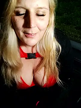 Snapshot of BecciDeluxe chatting on January 7, 2026, 10:04 pm BecciDeluxe online show from January 7, 2026, 10:04 pm