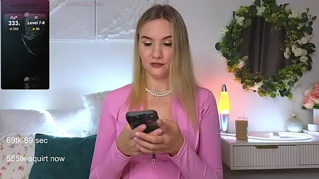 Snapshot of Maria_Shy chatting on September 19, 2025, 7:56 am Maria Shy online show from September 19, 2025, 7:56 am