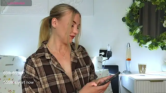 Snapshot of Maria_Shy chatting on September 10, 2025, 9:08 am Maria Shy online show from September 10, 2025, 9:08 am