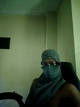 Snapshot of huntra-gamer chatting on May 20, 2026, 1:30 pm huntra-gamer online show from May 20, 2026, 1:30 pm