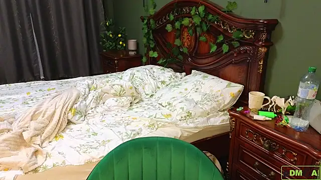 Snapshot of Charlotte_wow chatting on October 31, 2025, 5:20 pm Charlotte wow online show from October 31, 2025, 5:20 pm