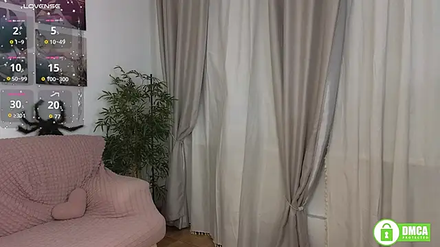 Snapshot of Charlotte_wow chatting on November 21, 2025, 10:09 pm Charlotte wow online show from November 21, 2025, 10:09 pm