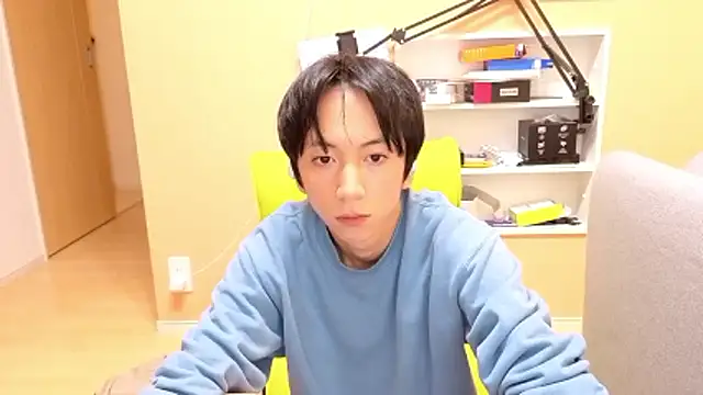 freeeeeessssss111 online show from October 31, 2025, 8:00 am