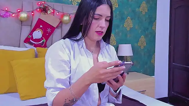 SuzanSmithh online show from December 15, 2025, 11:05 am