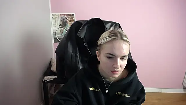 viktoria lovely online show from March 6, 2026, 9:15 am