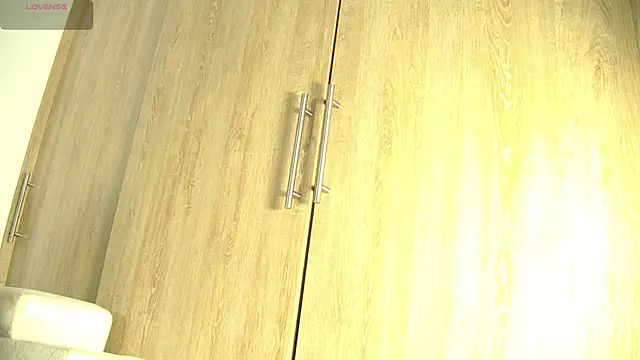 aidaadams online show from November 16, 2025, 11:37 am