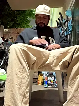 Snapshot of MrDickUdown24_7 chatting on November 5, 2025, 8:28 am MrDickUdown24 7 online show from November 5, 2025, 8:28 am