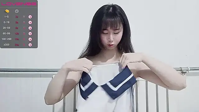 mimi-yangyang online show from February 12, 2025, 4:44 pm