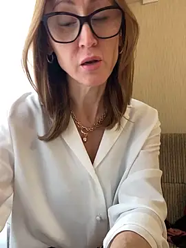 Snapshot of LauraDavis chatting on May 3, 2026, 3:04 pm LauraDavis online show from May 3, 2026, 3:04 pm
