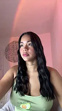 Snapshot of IsabelaVanegas_ chatting on October 23, 2025, 3:43 pm IsabelaVanegas  online show from October 23, 2025, 3:43 pm