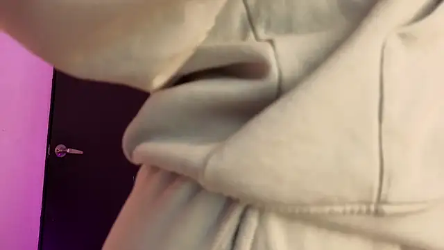 Snapshot of Tiarha chatting on November 8, 2025, 4:27 am Tiarha online show from November 8, 2025, 4:27 am