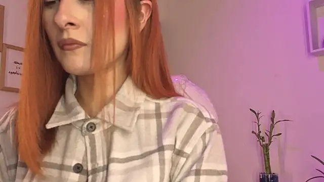 Snapshot of Tiarha chatting on November 6, 2025, 4:27 am Tiarha online show from November 6, 2025, 4:27 am