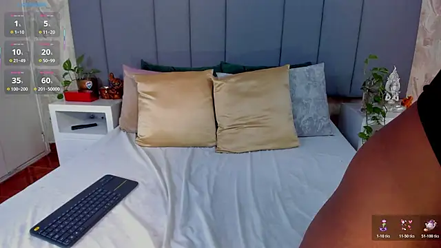 Snapshot of JulianaMiller chatting on November 4, 2025, 1:09 am JulianaMiller online show from November 4, 2025, 1:09 am