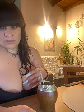 Snapshot of Sensualmente333 chatting on November 6, 2025, 11:36 am Sensualmente333 online show from November 6, 2025, 11:36 am