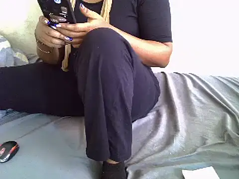 Snapshot of Crystal__Gee chatting on March 12, 2025, 7:13 am Crystal  Gee online show from March 12, 2025, 7:13 am