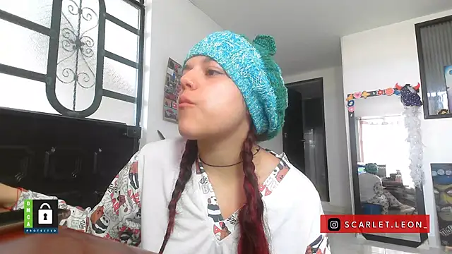 Scarletleon77 online show from October 22, 2025, 12:04 pm