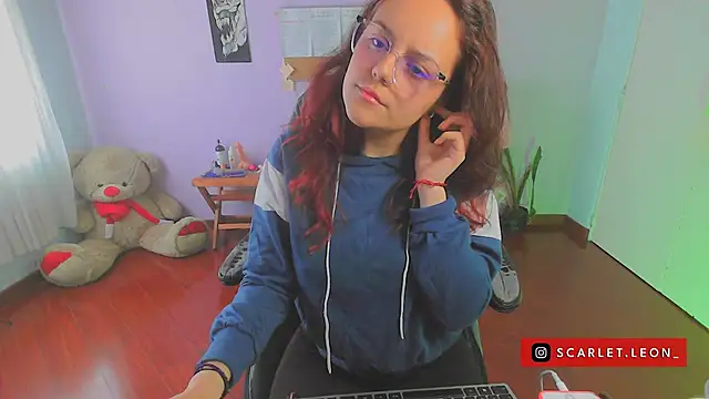 Scarletleon77 online show from February 11, 2025, 4:13 pm