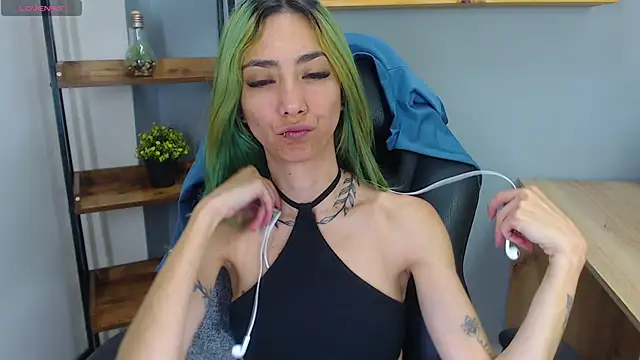 Snapshot of Erika_Stevens chatting on November 6, 2025, 2:21 pm Erika Stevens online show from November 6, 2025, 2:21 pm