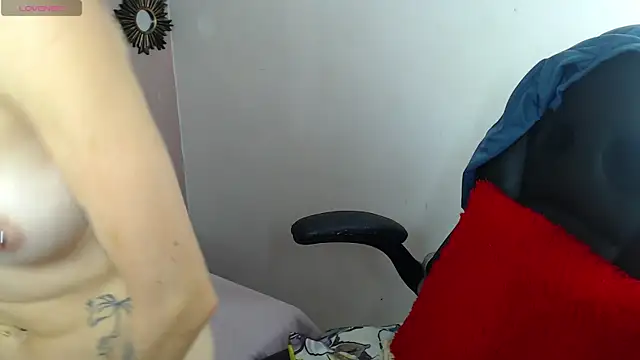 Snapshot of Erika_Stevens chatting on November 21, 2025, 1:04 am Erika Stevens online show from November 21, 2025, 1:04 am