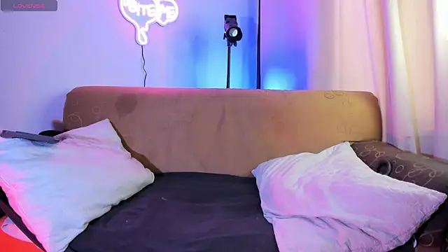 axel giracr online show from December 18, 2025, 7:40 pm