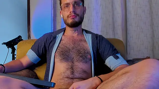 Snapshot of axel_giracr chatting on March 9, 2025, 9:46 pm axel giracr online show from March 9, 2025, 9:46 pm