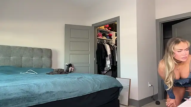 Snapshot of ElenaErickson chatting on January 13, 2025, 10:56 pm ElenaErickson online show from January 13, 2025, 10:56 pm