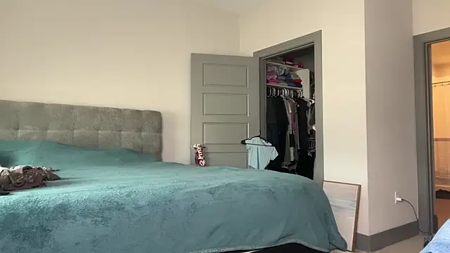 Snapshot of ElenaErickson chatting on February 17, 2025, 7:33 pm ElenaErickson online show from February 17, 2025, 7:33 pm