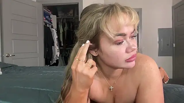 Snapshot of ElenaErickson chatting on March 6, 2025, 12:21 am ElenaErickson online show from March 6, 2025, 12:21 am