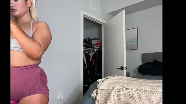 ElenaErickson online show from January 7, 2026, 8:36 pm