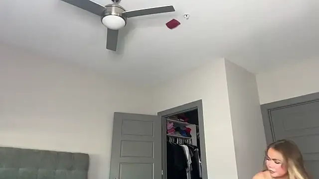 Snapshot of ElenaErickson chatting on January 20, 2025, 11:43 pm ElenaErickson online show from January 20, 2025, 11:43 pm