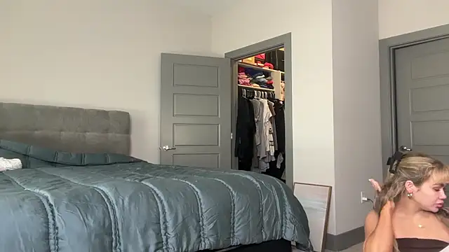 Snapshot of ElenaErickson chatting on March 5, 2025, 8:53 pm ElenaErickson online show from March 5, 2025, 8:53 pm